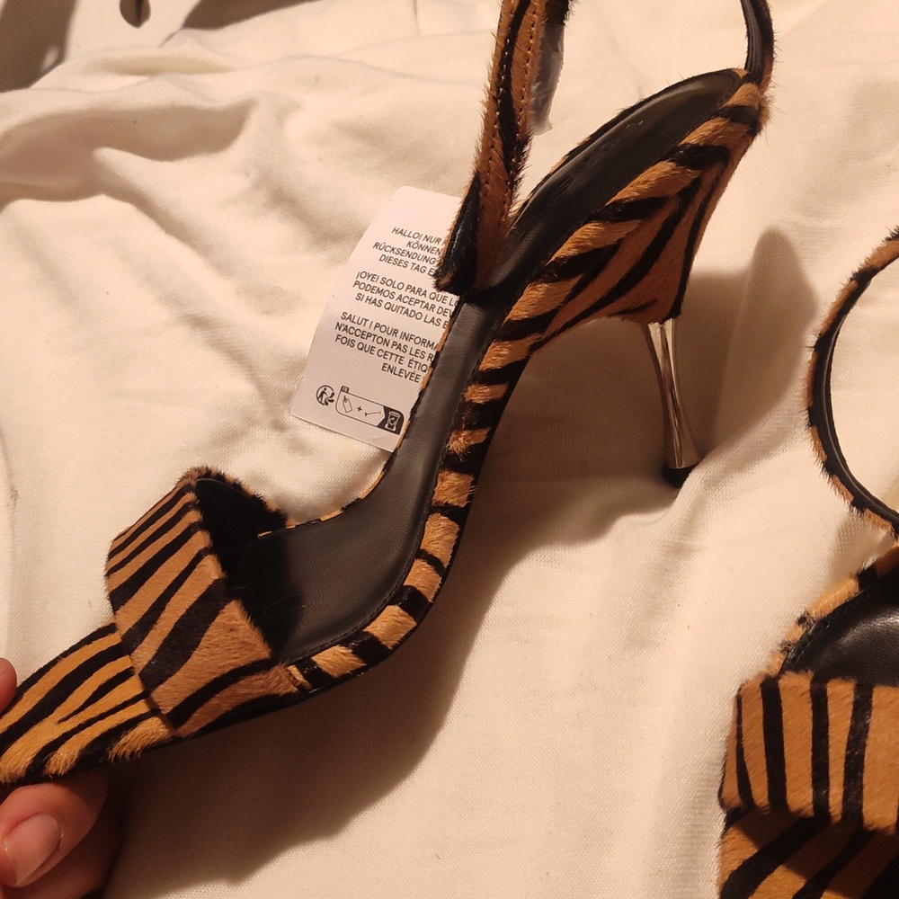 Shoes - Picture 5 of 11